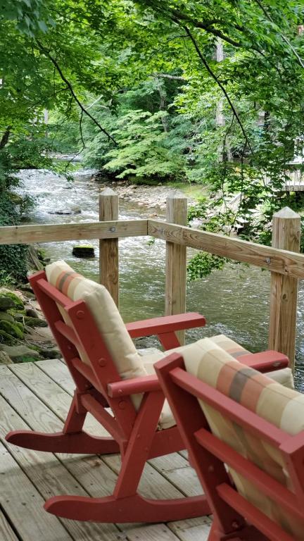 Cozy Creek Cottages