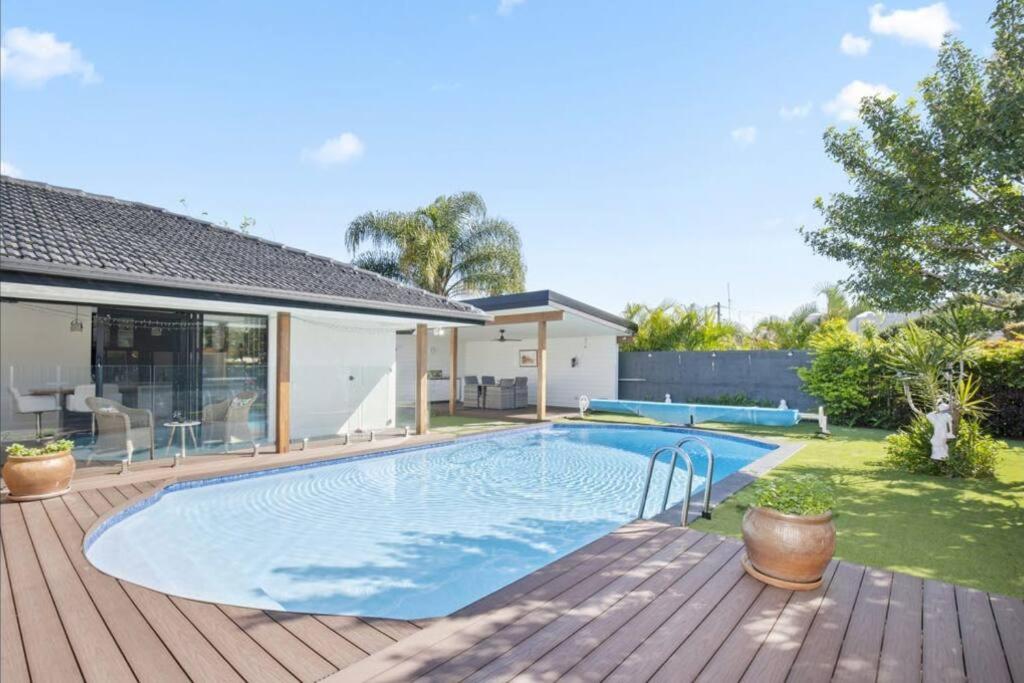 Ultra Modern & Relaxing Inner City 4bed House - with a Private Pool - 10mins walk to Beach