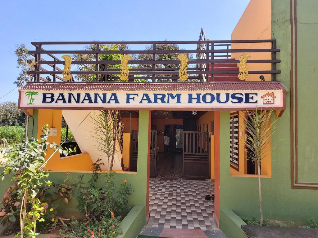BANANA FARM HOUSE