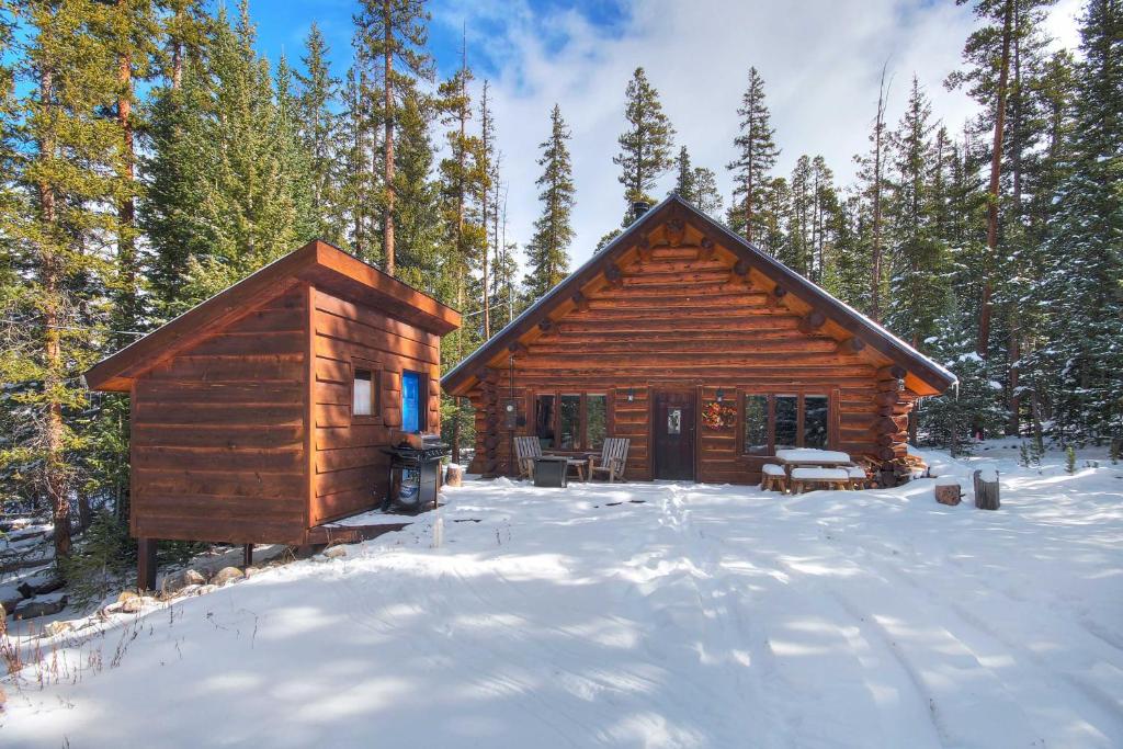 Cozy Peak-A-Blue Cabin with Deck, 8 Mi From Gondola