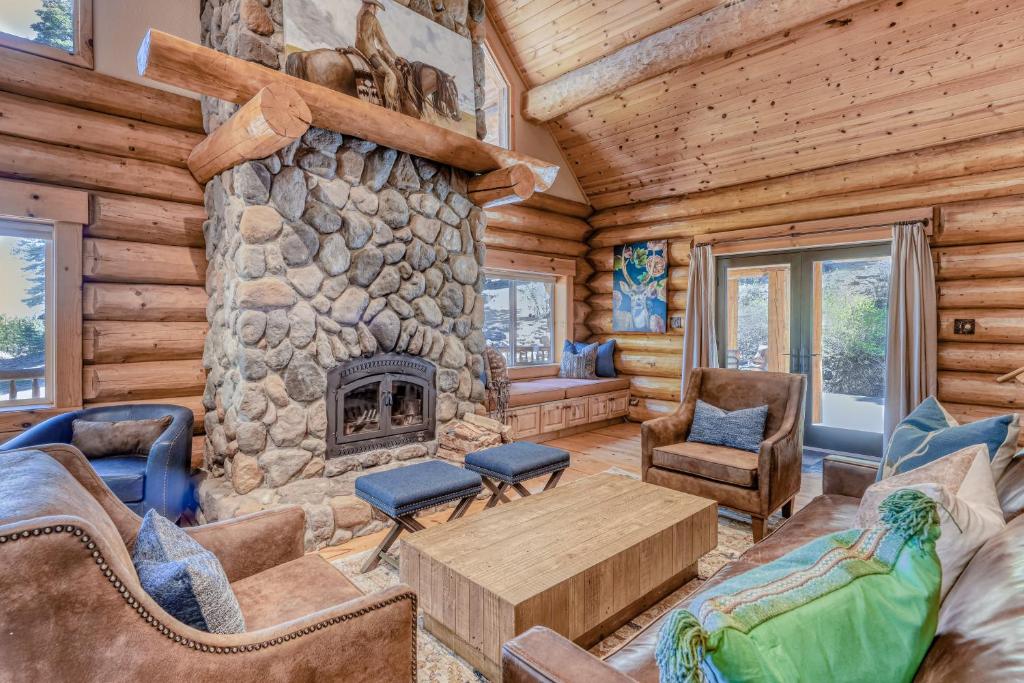 Log Cabin Estate - Falcon Ridge