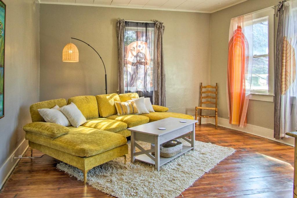 Bright Bisbee Cottage with Air Conditioning!