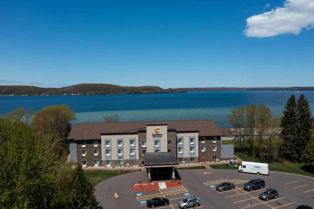 Comfort Inn & Suites Munising - Lakefront