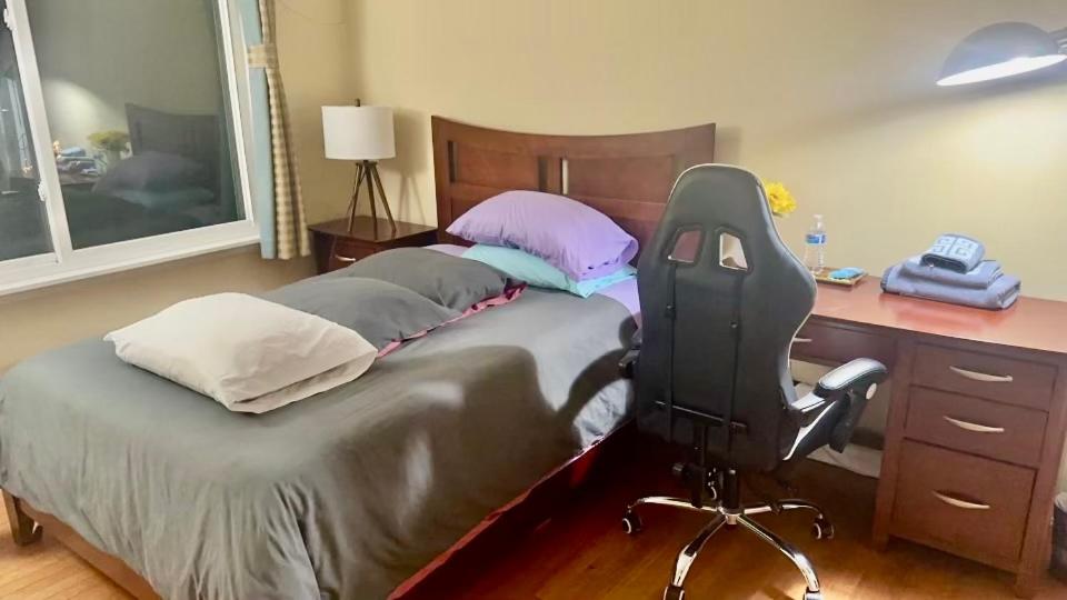 B2 A private room in Naperville downtown with desk and Wi-Fi near everything