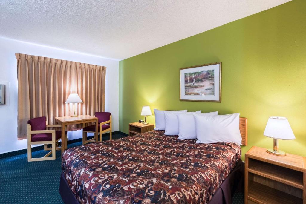 Super 8 by Wyndham Grand Island