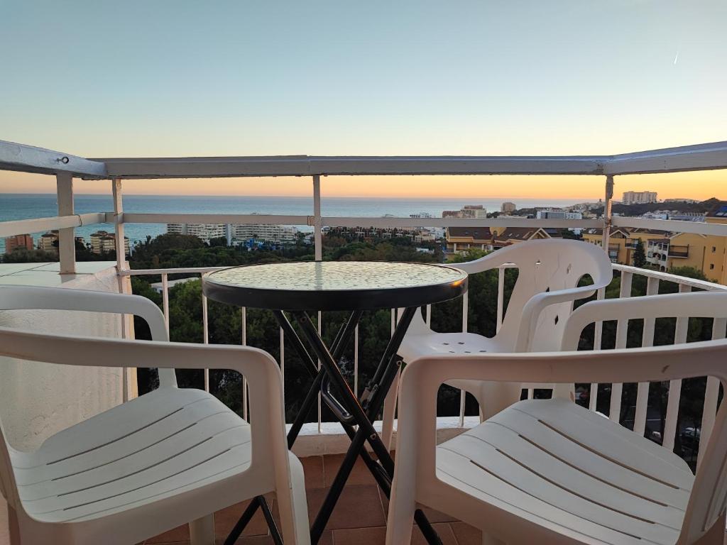 Hercules Paradise 531 Apartamento con vistas al mar Mediterráneo en Benalmádena a pasos del centro y su vibrante Zona Comercial disfruta de una experiencia única en la Costa del Sol Málaga Andalucía well-connected to the airport