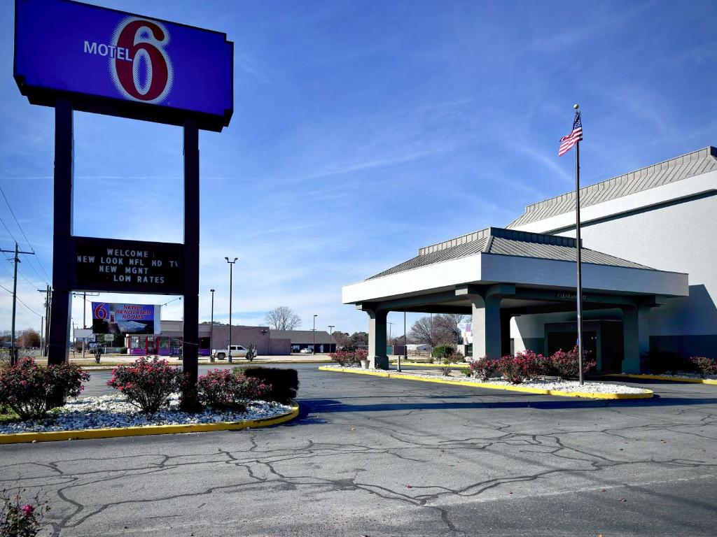 Motel 6-Pine Bluff, AR