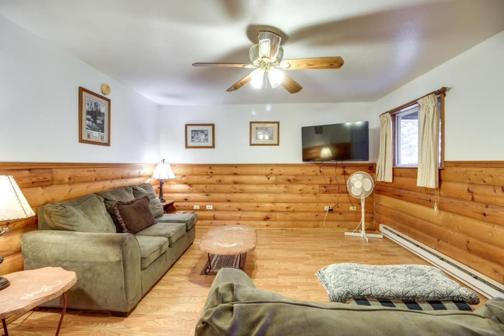 Lakefront Bemidji Getaway with Community Beach!