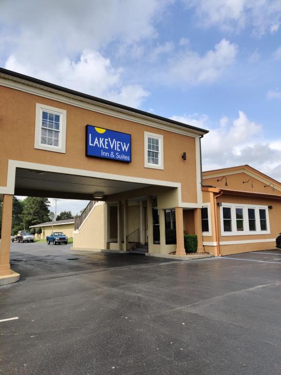 Lake View Inn & Suites