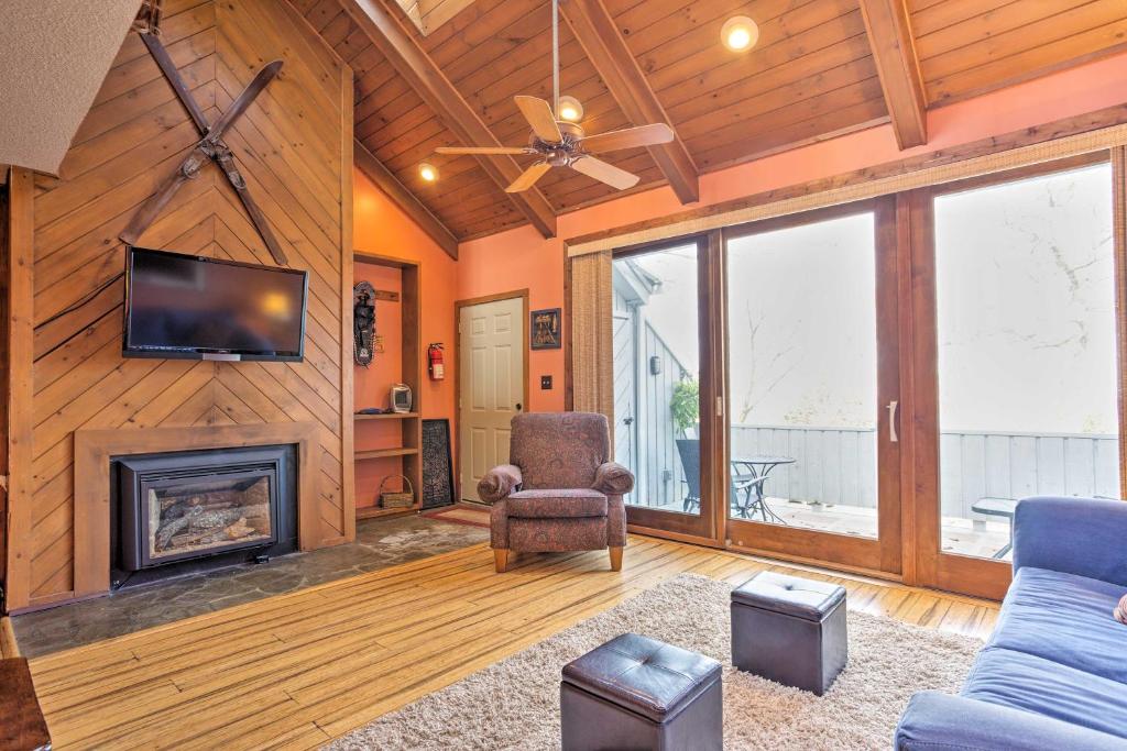 Pet-Friendly Beech Mtn Condo - Steps to the Slopes