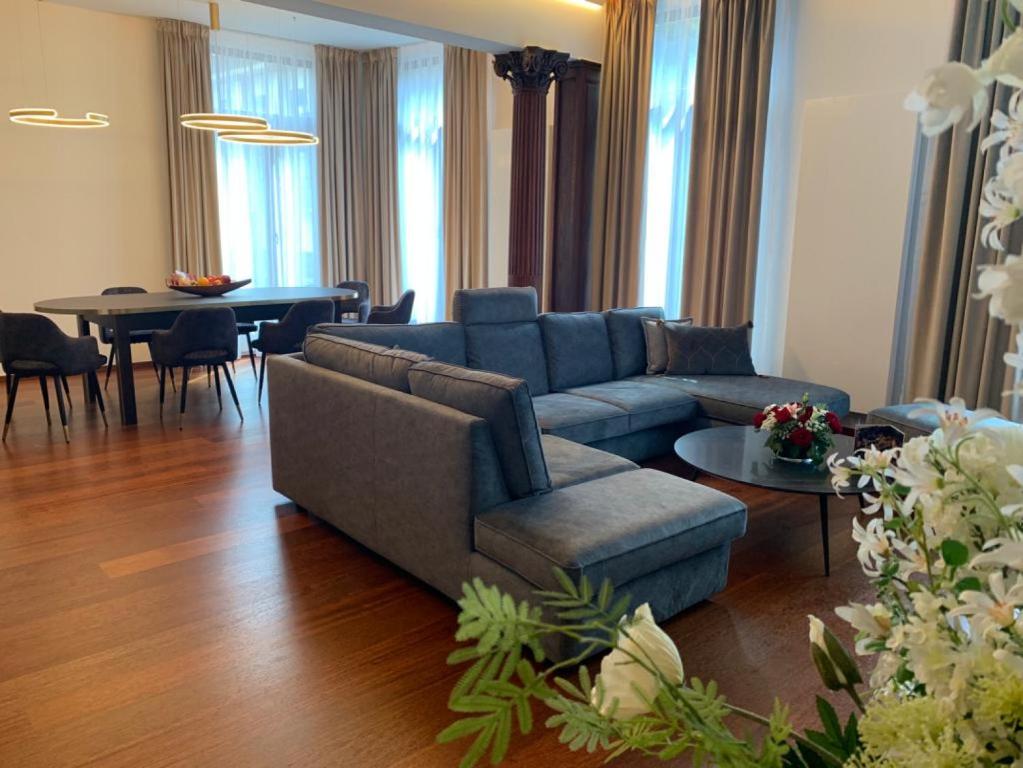 Botanique Suites AirBnB, Antwerp