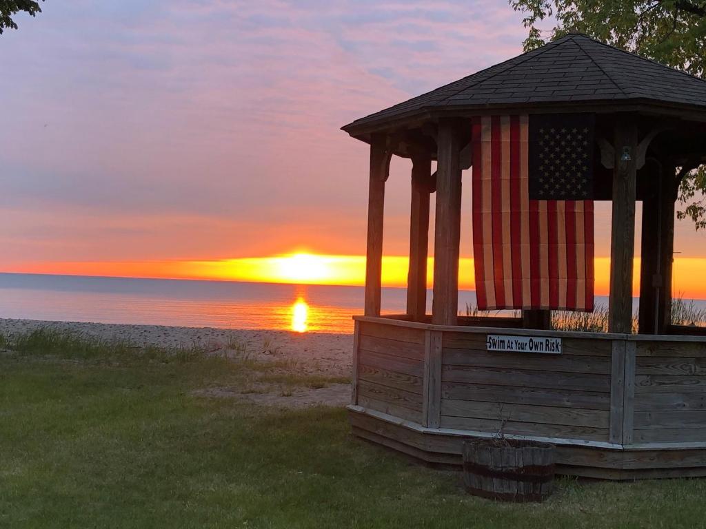 Lake Huron Sunrise Family Suite Retreat