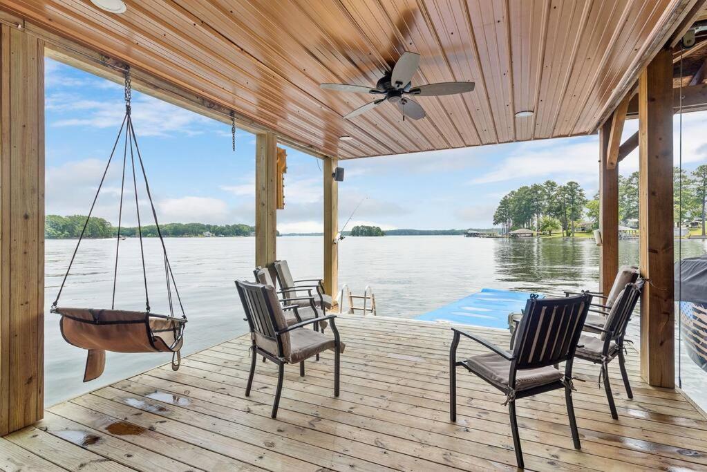 5 Bedroom Waterfront Home on LKG