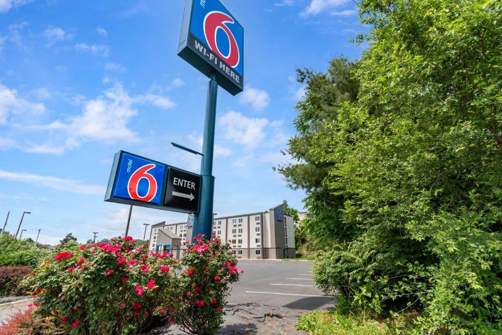 Motel 6-York, PA - North