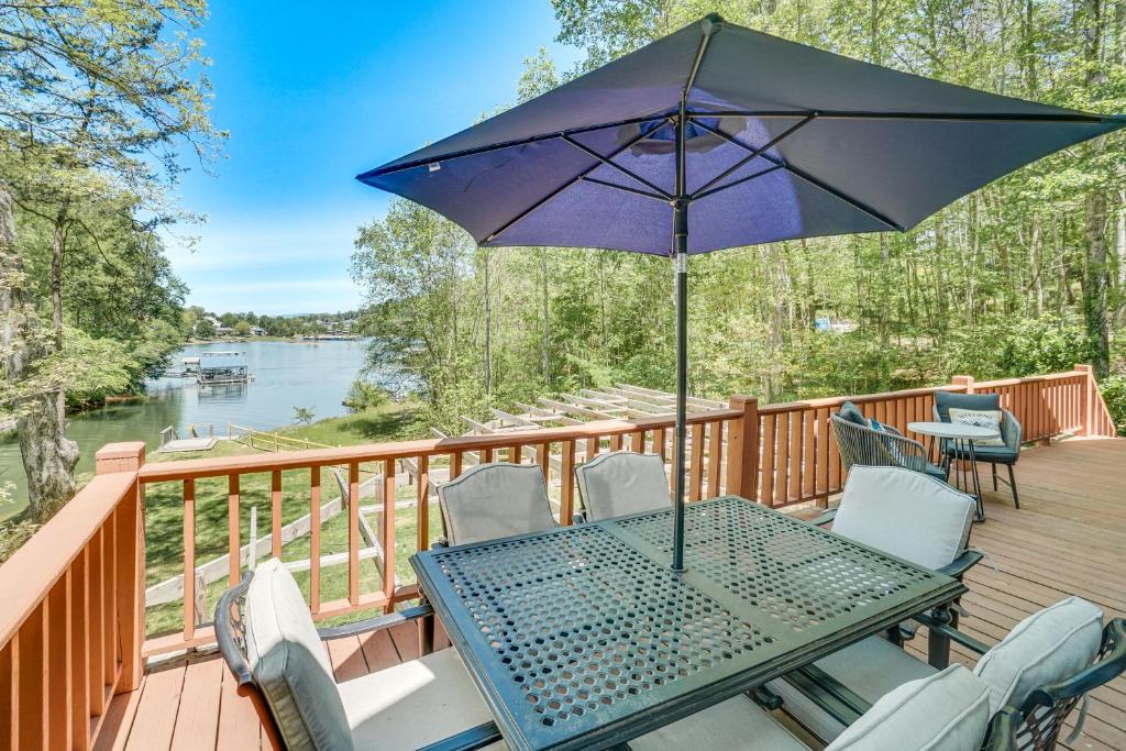 Lakefront Hiawassee Retreat with Dock and Hot Tub!