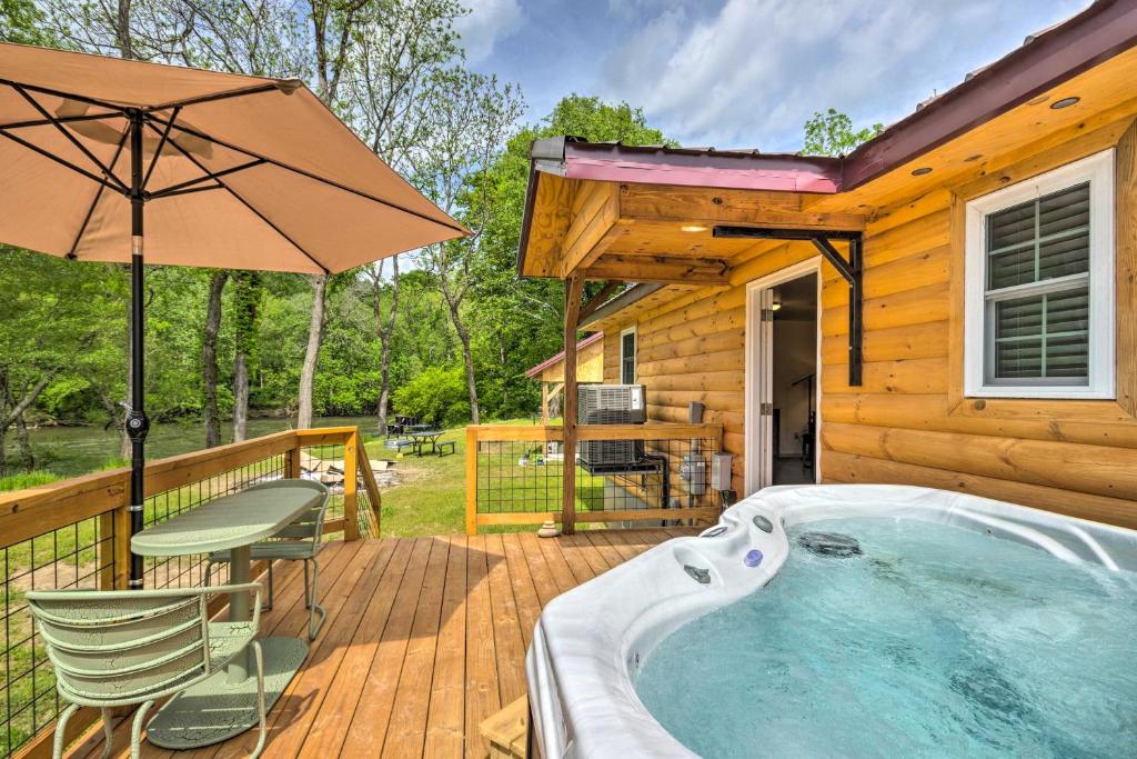 Cozy Cabin on Tuckasegee River - Near Bryson City