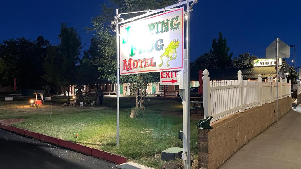 Jumping Frog Motel