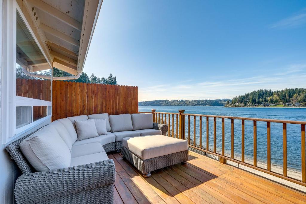 Port Orchard Waterfront Retreat Steps to Beach!