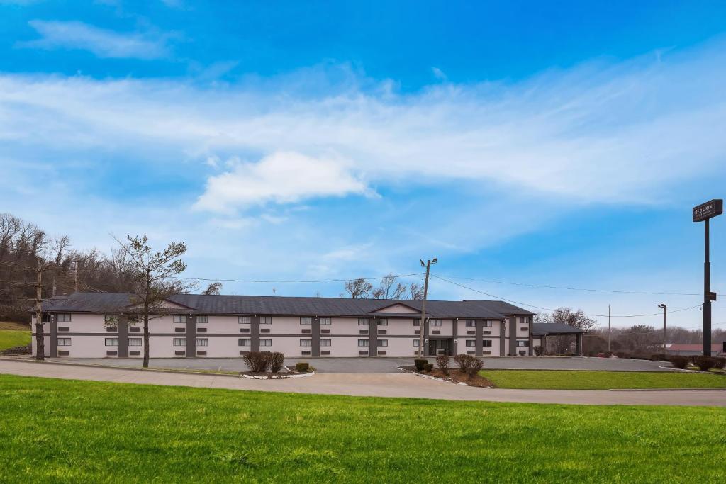 Red Lion Inn & Suites Caseyville