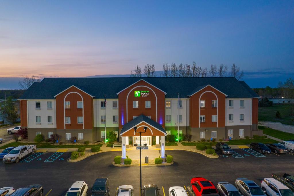 Holiday Inn Express Hotel & Suites Bedford, an IHG Hotel