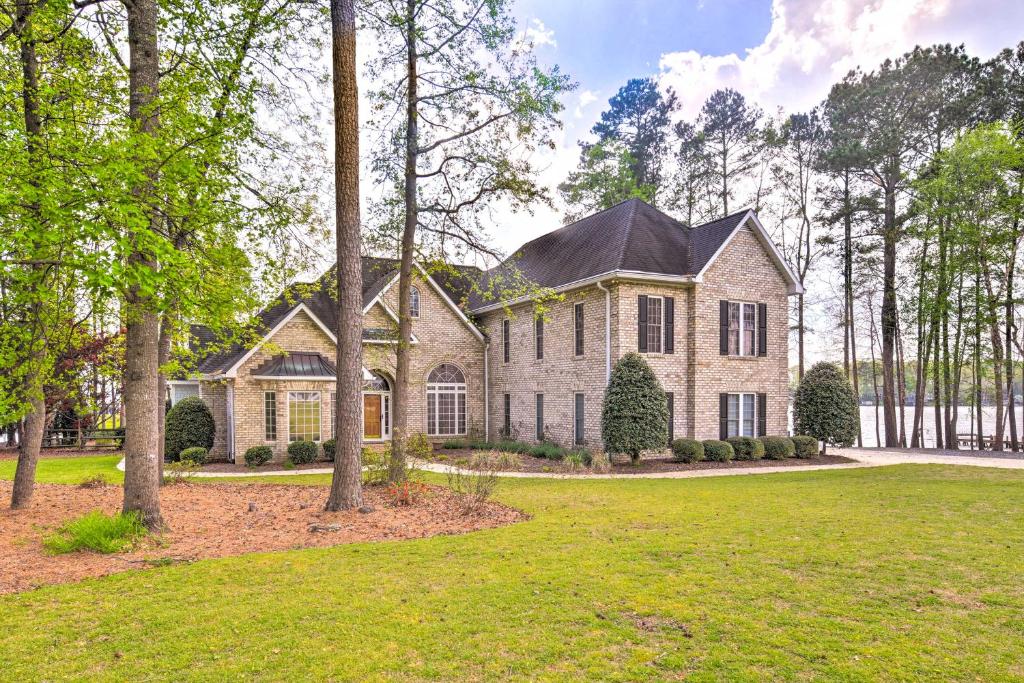 Grand Mt Gilead Villa on Lake Tillery with Dock