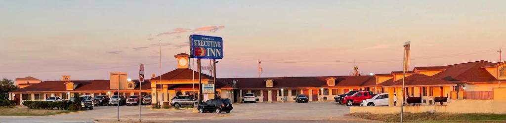 Cotulla Executive Inn