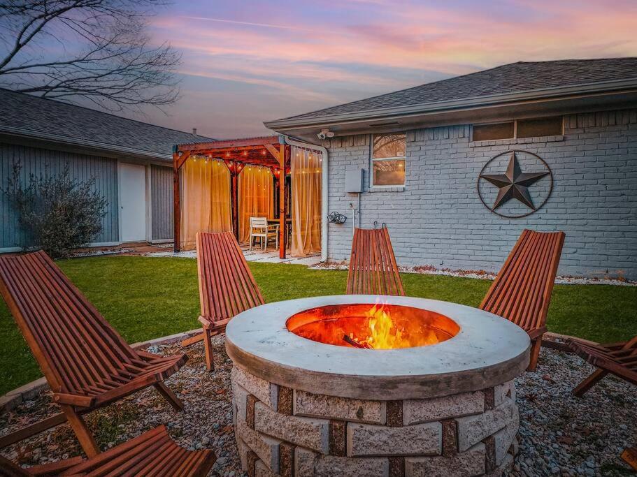 Cowboy theme with heated stock tank, pool table, BBQ, firepit, fiber internet