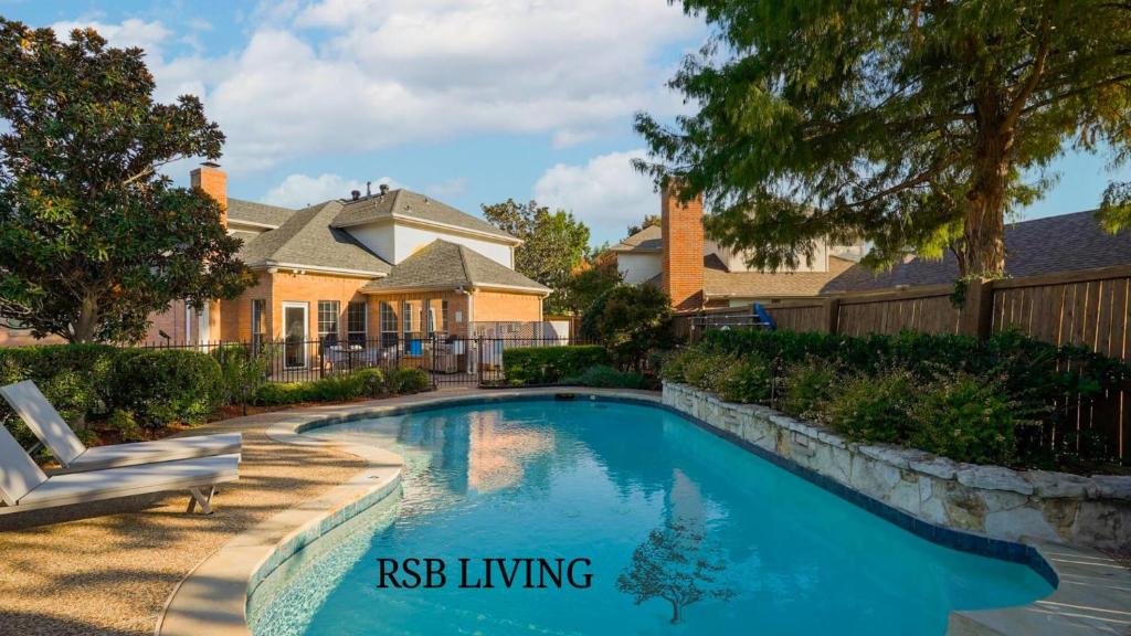 Glamorous 4Br Home with Pool Hot Tub & Grill