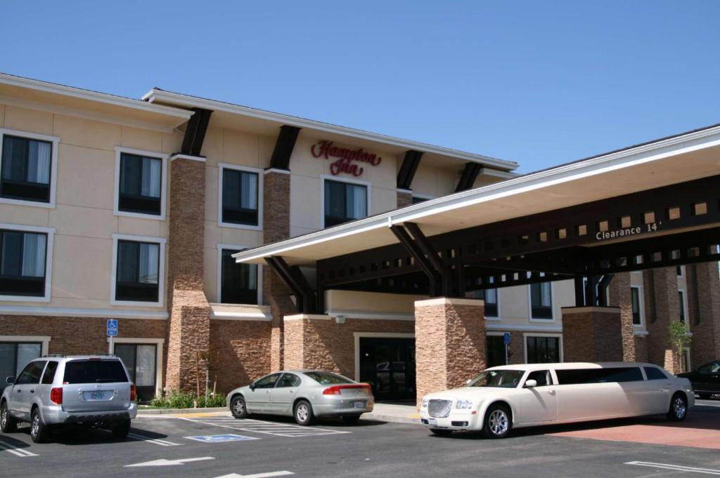 Hampton by Hilton