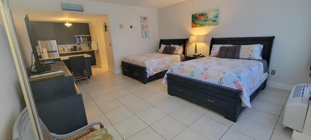 Sea Breeze, Studio 510, Beach steps away!+pool+WiFi