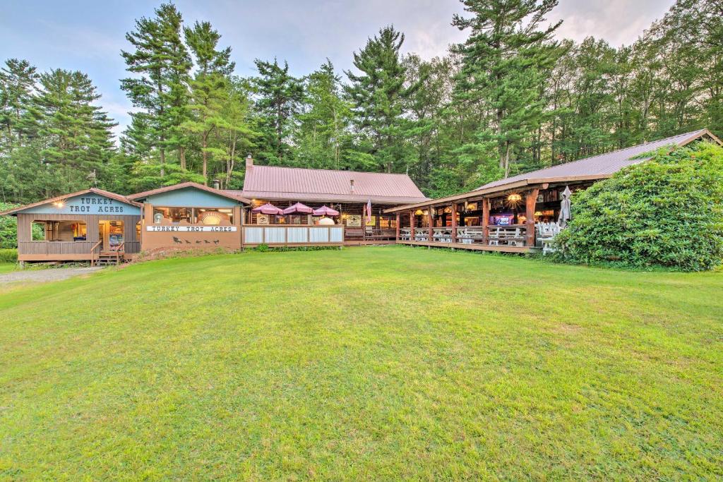 Handcrafted Log Cabin in Candor Group Getaway!