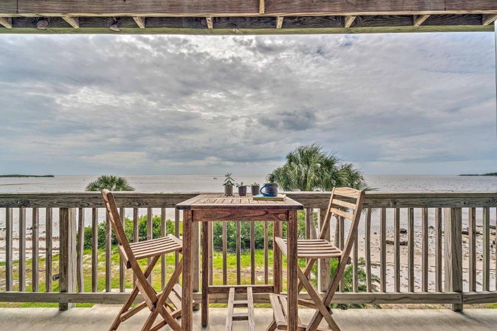 Charming Cedar Key Condo Direct Beach Access