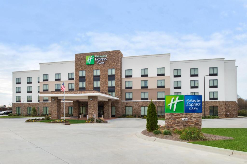 Holiday Inn Express & Suites Monroe, an IHG Hotel